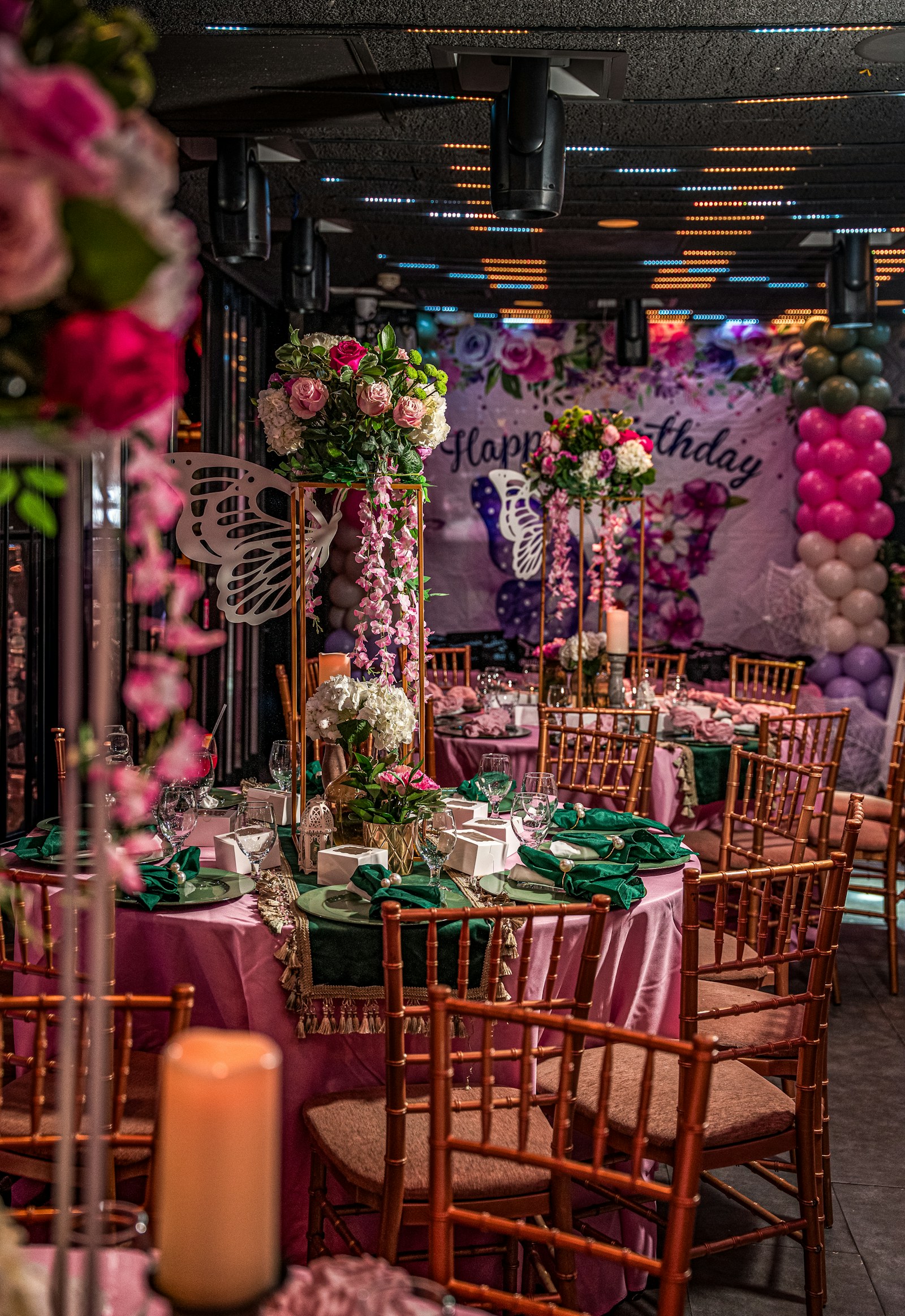 Elegant reception with floral centerpieces, coordinated tables and balloon décor